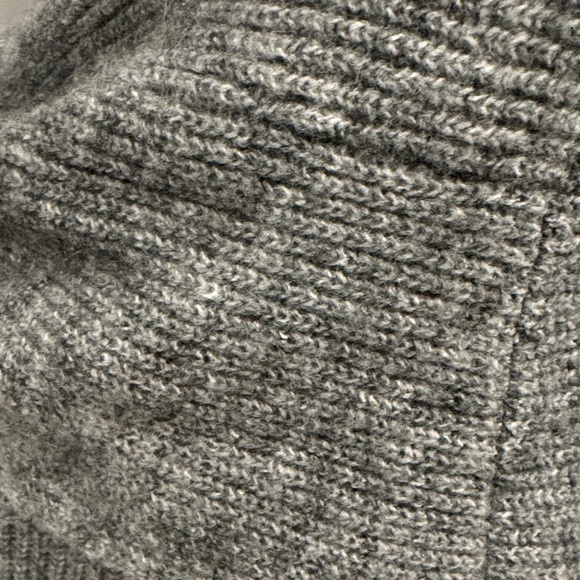 H&M Off-Shoulder Twist Knit Sweater - Gray NWT Size M - Picture 10 of 10